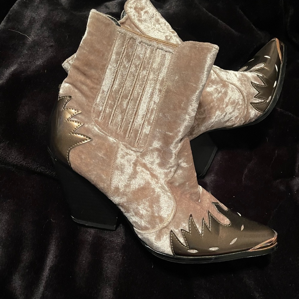 Cape Robbin Booties Size 8 - image 3